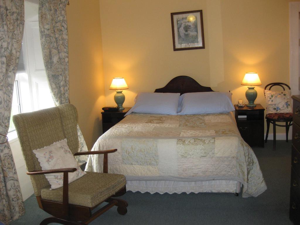 Glebe House Hotel Mohill Room photo