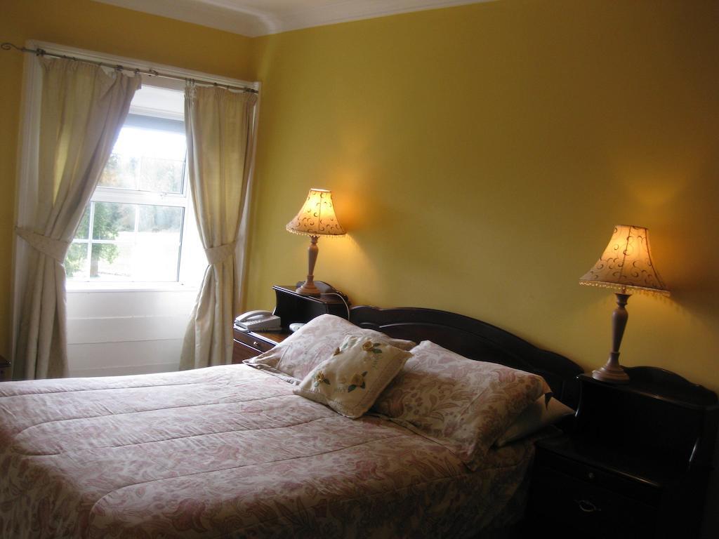Glebe House Hotel Mohill Room photo