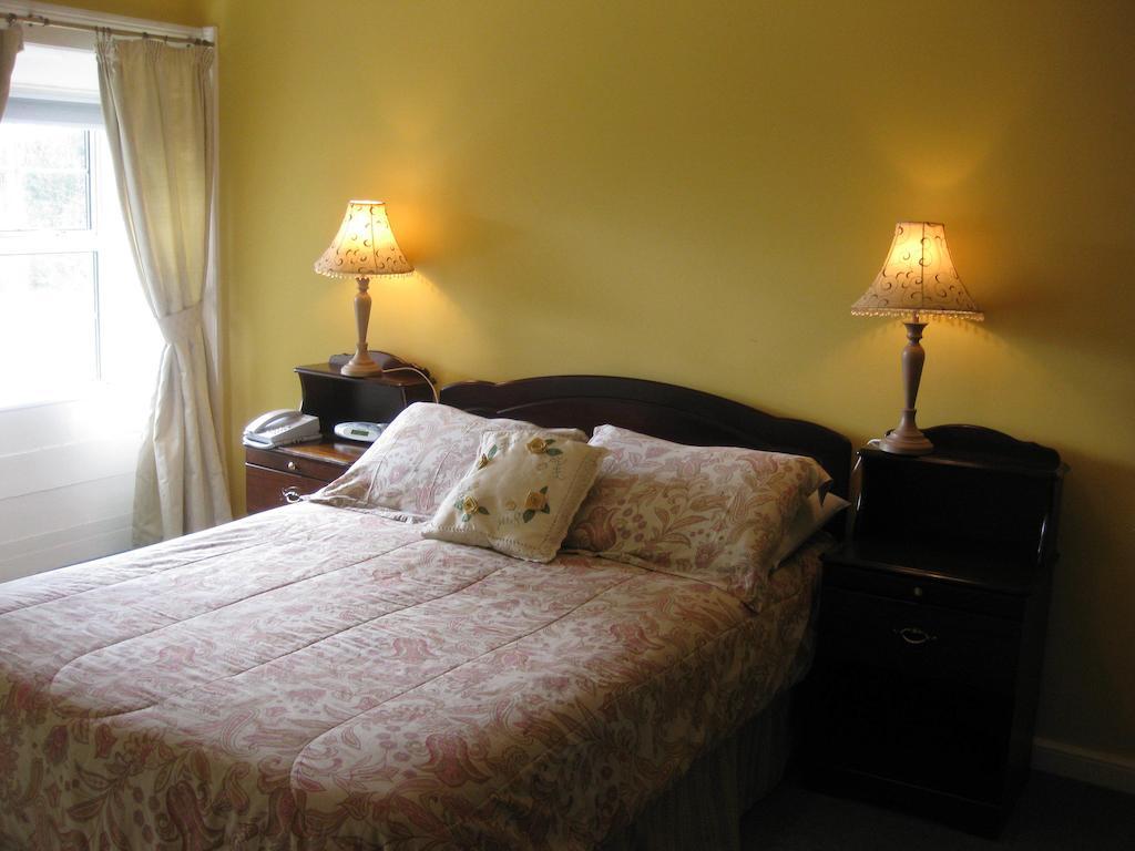 Glebe House Hotel Mohill Room photo